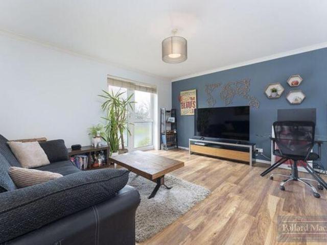 Apartment for sale in Sanderstead, Purley