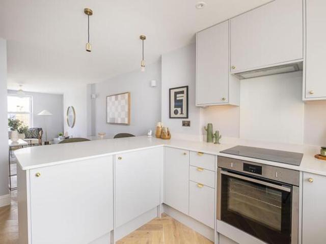 Apartment for sale in Teddington, Strawberry Hill