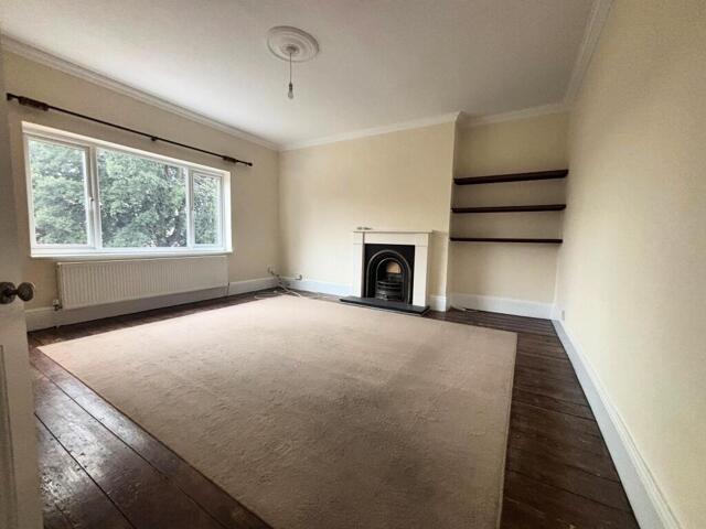 Apartment for sale in Strawberry Hill, Greater London