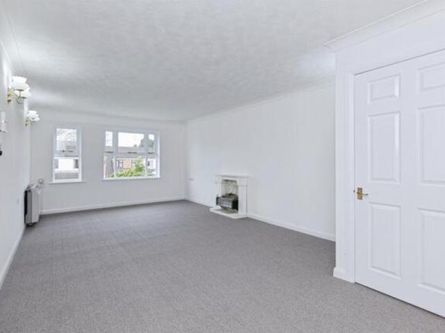 Apartment for sale in Whetstone, Pinfold