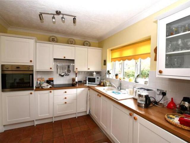 Bungalow for sale in Martin's Heron, Winkfield