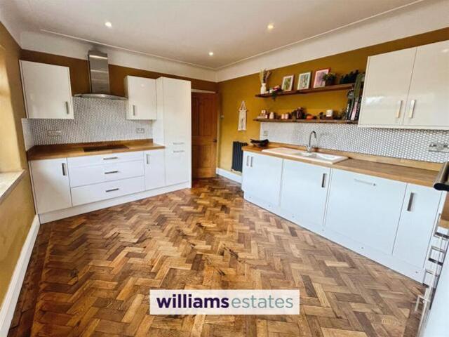 Bungalow for sale in Cadole, Gwernymynydd