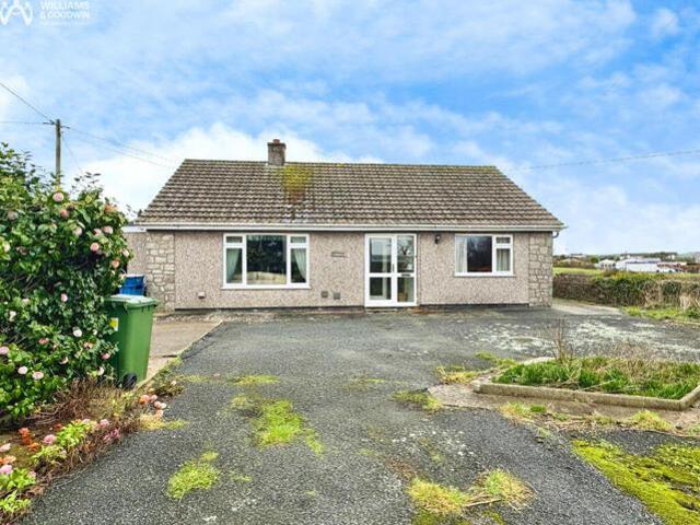 Bungalow for sale in Llanfachraeth
