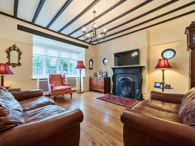 Bungalow for sale in Whetstone, Greater London