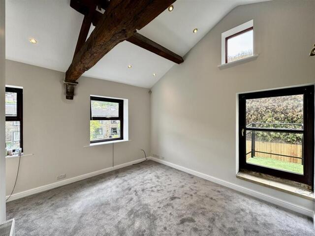 House for sale in Huddersfield, West Yorkshire
