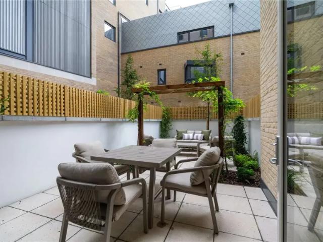 House for sale in North Kensington, Greater London