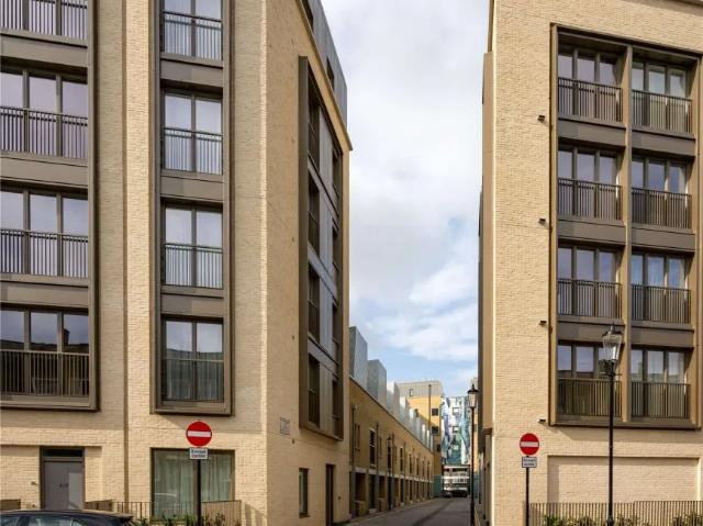 House for sale in North Kensington, Greater London