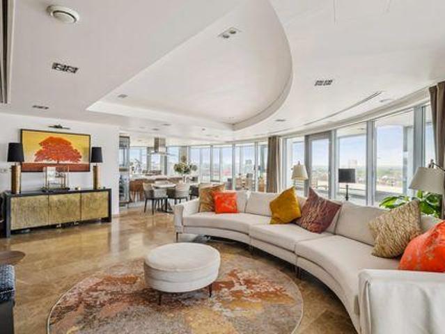 Apartment for sale in Battersea, Greater London