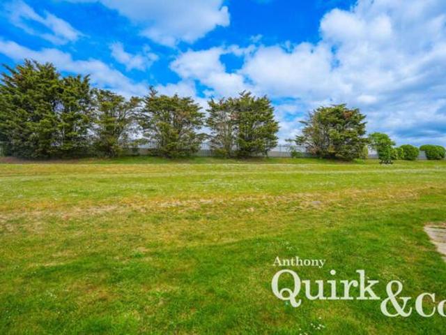 Room for sale in Leigh Beck, Essex