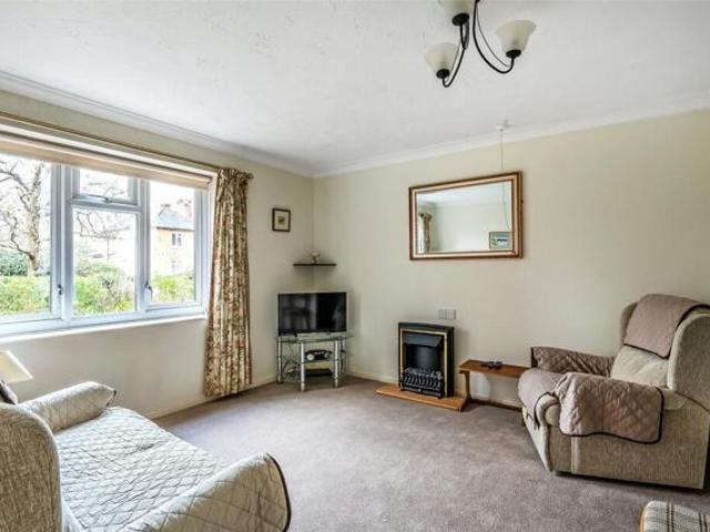Room for sale in Rose Hill, Pachesham Park