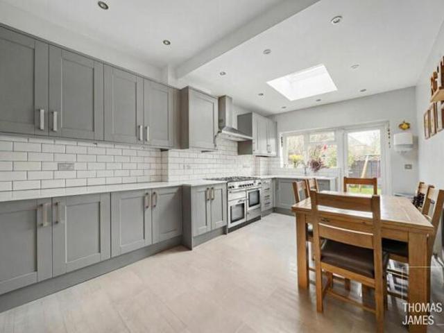 Room for sale in Winchmore Hill, Palmers Green