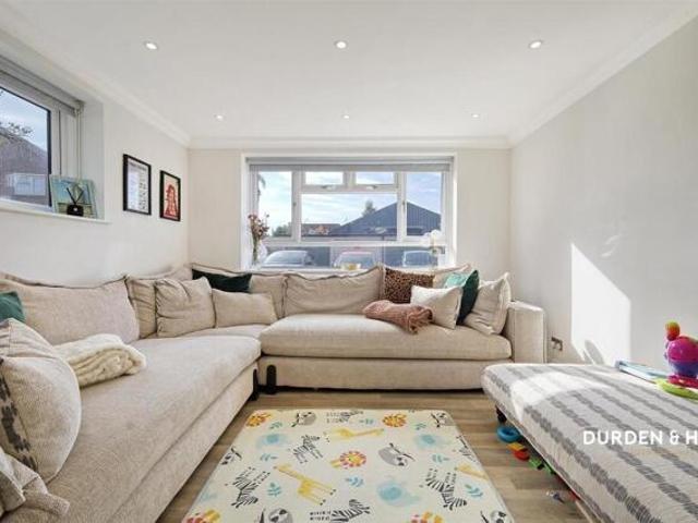 Room for sale in Pilgrims' Hatch, Navestock Side