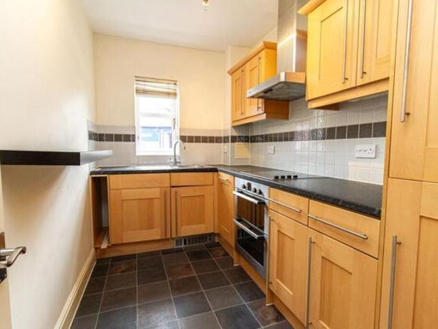 Room for sale in Fleet, Hart