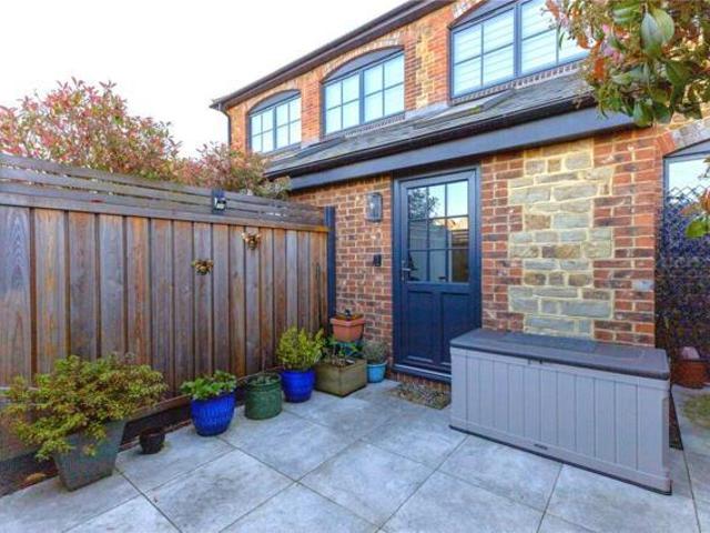 Room for sale in Holloway Hill, Fole