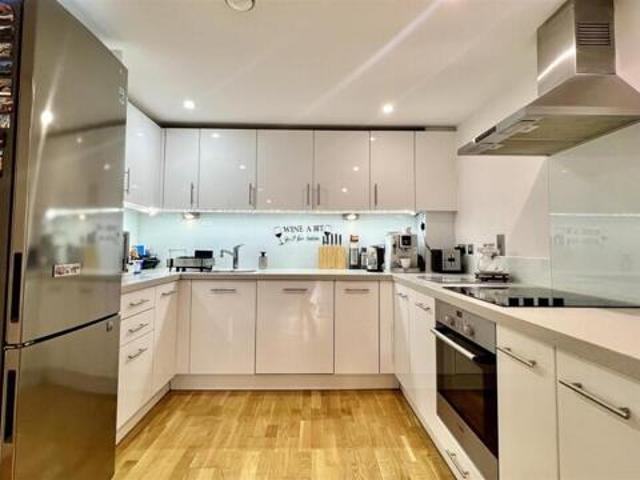Room for sale in London Borough of Hounslow, Isle Of Man
