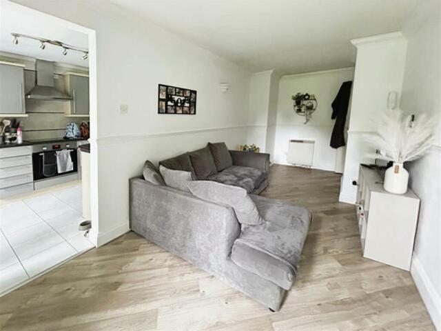 Room for sale in Elvington, Ash