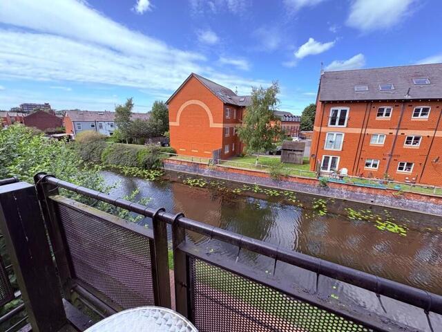 Room for sale in Bedford, Wigan