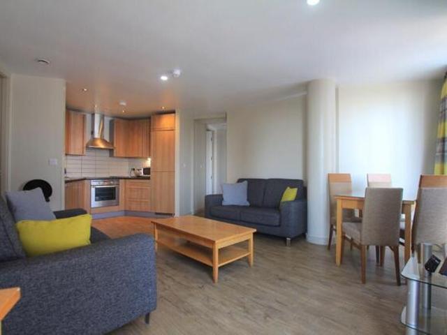 Room for sale in Calderstones