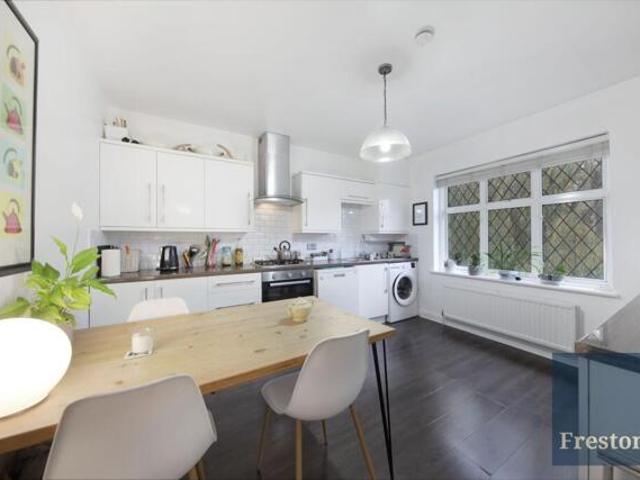 Room for sale in North Finchley, Isle Of Man