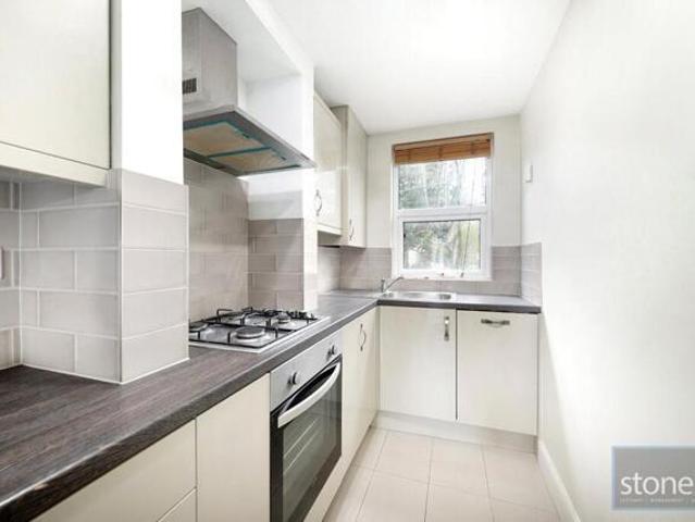 Room for sale in Colney Hatch, Greater London