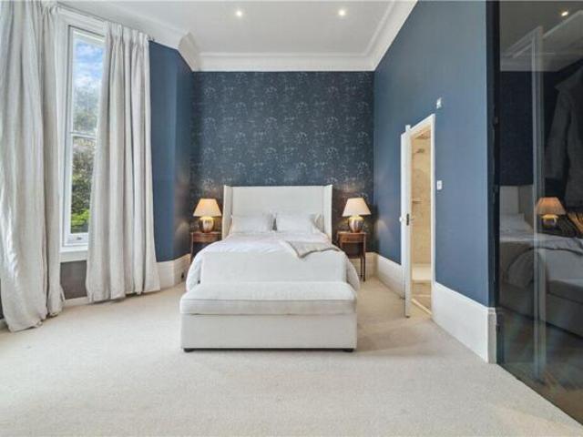 Room for sale in Earl's Court, Greater London