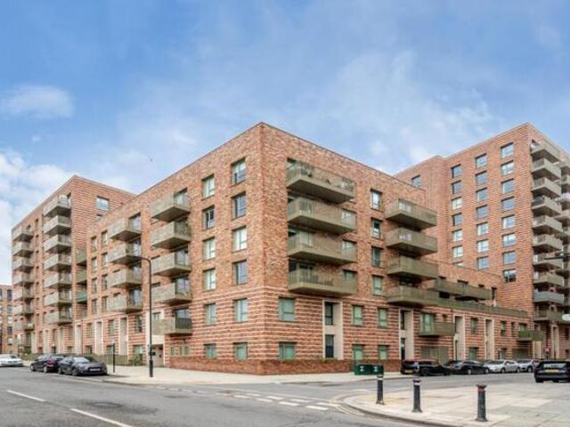 Room for sale in London Borough of Ealing, Greater London