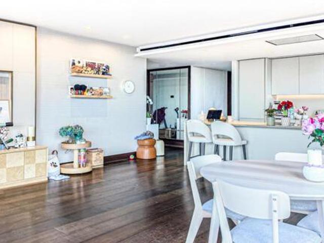 Room for sale in Victoria, Greater London