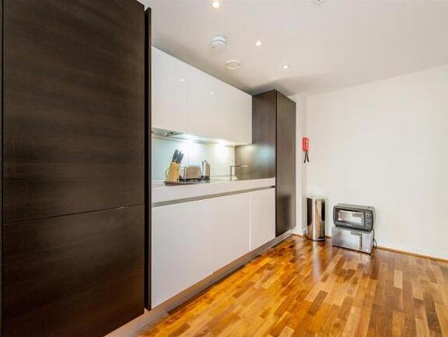 Room for sale in Finsbury, Greater London