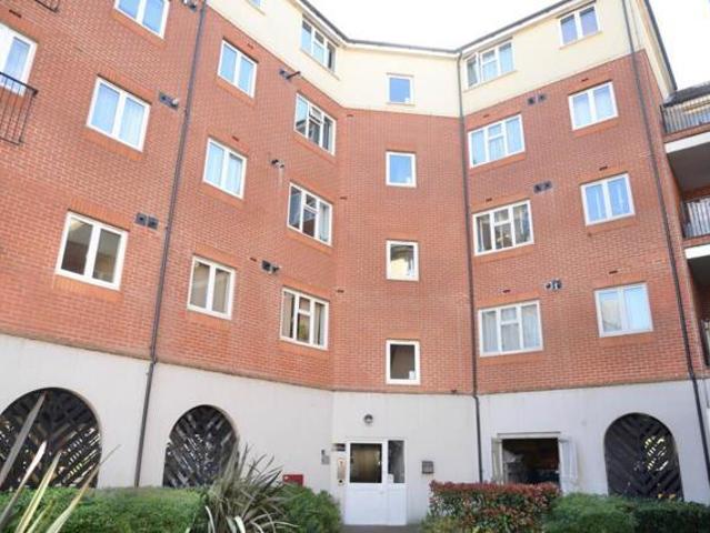 Room for sale in Glyndon, Plumstead