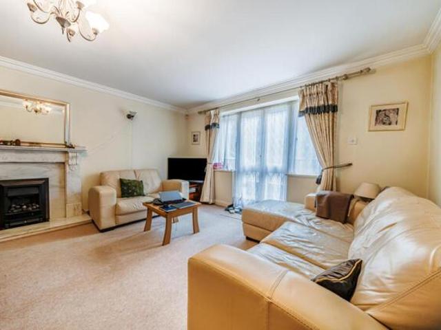 Room for sale in South Oxhey, Batchworth