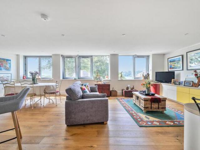 Room for sale in Mount Wise