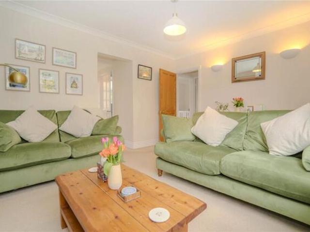 Room for sale in North Sheen, Greater London