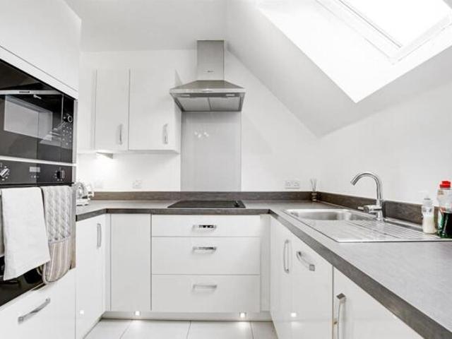Room for sale in Hillview, Surrey