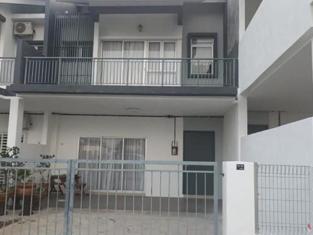Terraced House for sale in Malaka
