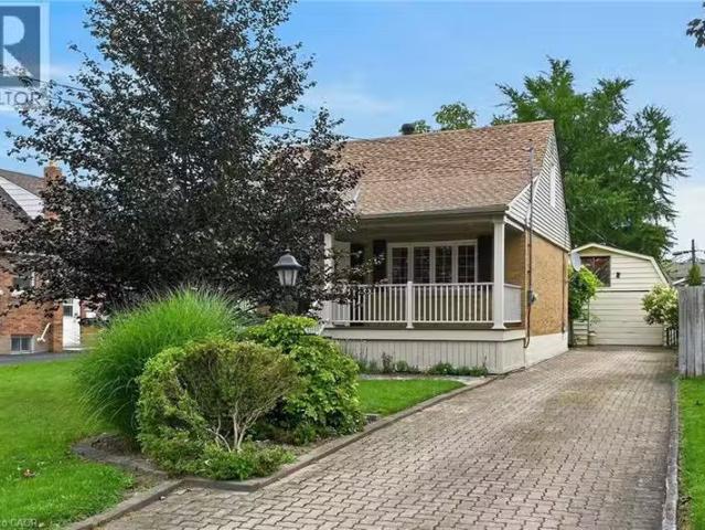 House for sale in Ancaster, Ontario
