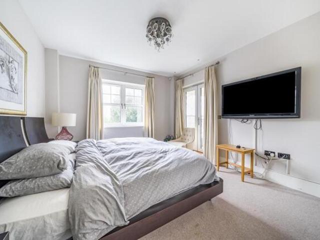 Apartment for sale in Barnet, Church End