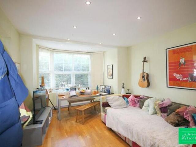Apartment for sale in Barnet, North Finchley