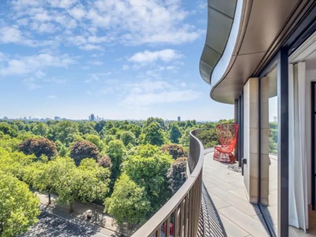 Apartment for sale in Bayswater, Greater London