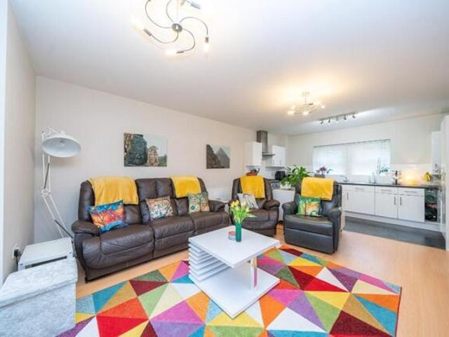 Apartment for sale in Hammerfield, Pouchen End