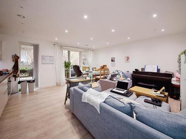 Apartment for sale in Hendon, West Hendon