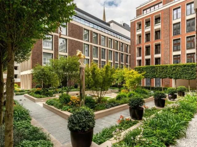 Apartment for sale in Kensington, Greater London