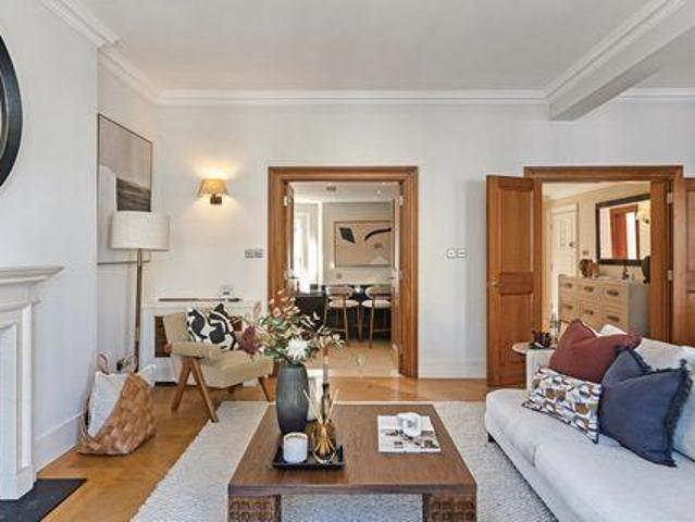 Apartment for sale in North Kensington, Greater London