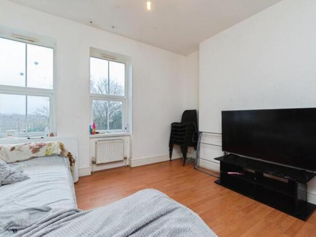 Apartment for sale in London Borough of Croydon, Greater London