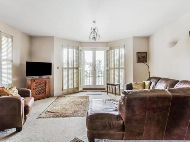 Apartment for sale in Taplow, Windsor