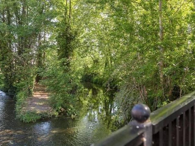Apartment for sale in Birch Green, Lower Halliford