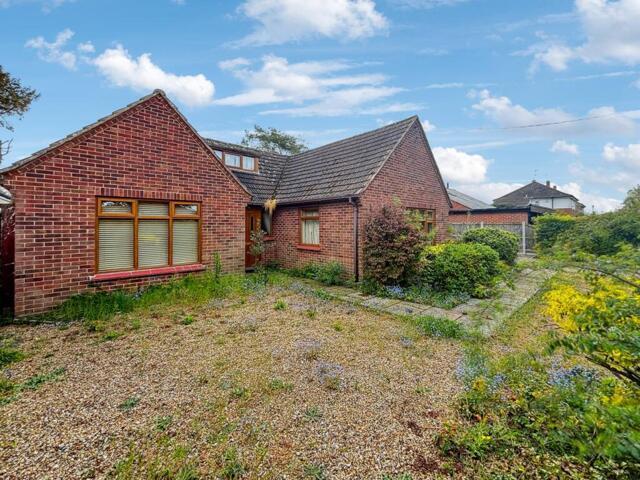 Bungalow for sale in Fordham Heath, Essex