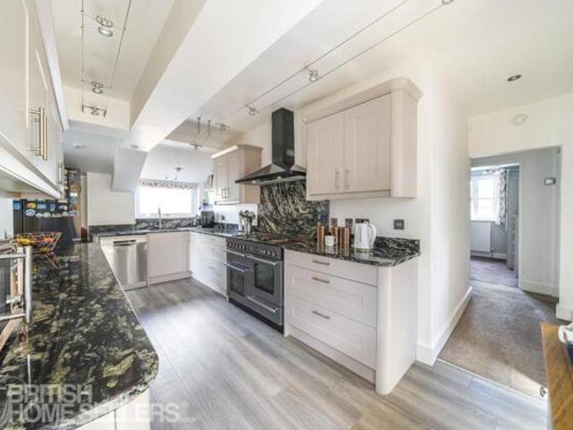 Bungalow for sale in Windsor, Cranbourne