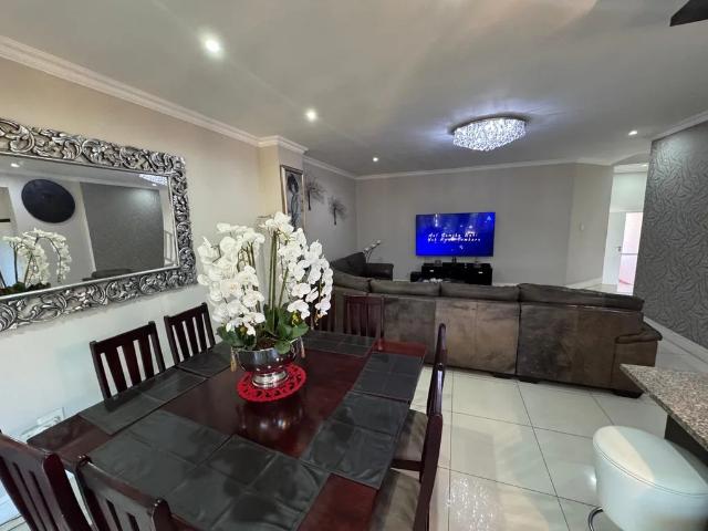 Apartment for sale in Umhlanga, Kwazulu-natal