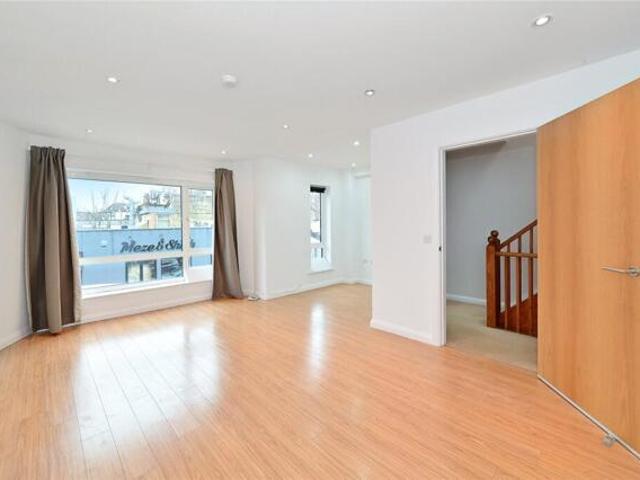 House for sale in Colney Hatch, Greater London