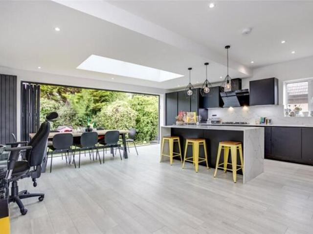 House for sale in Bushey, Bushey Heath
